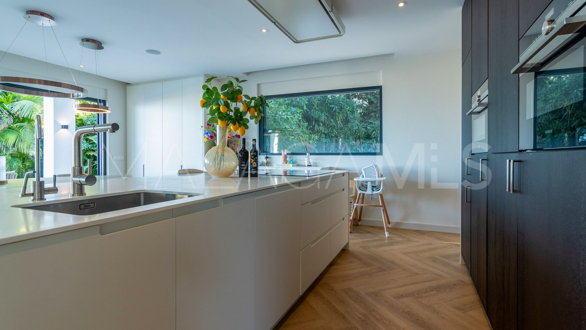 Villa for sale in Artola