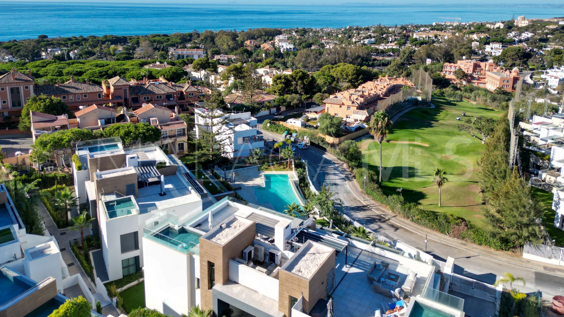 Villa for sale in Artola