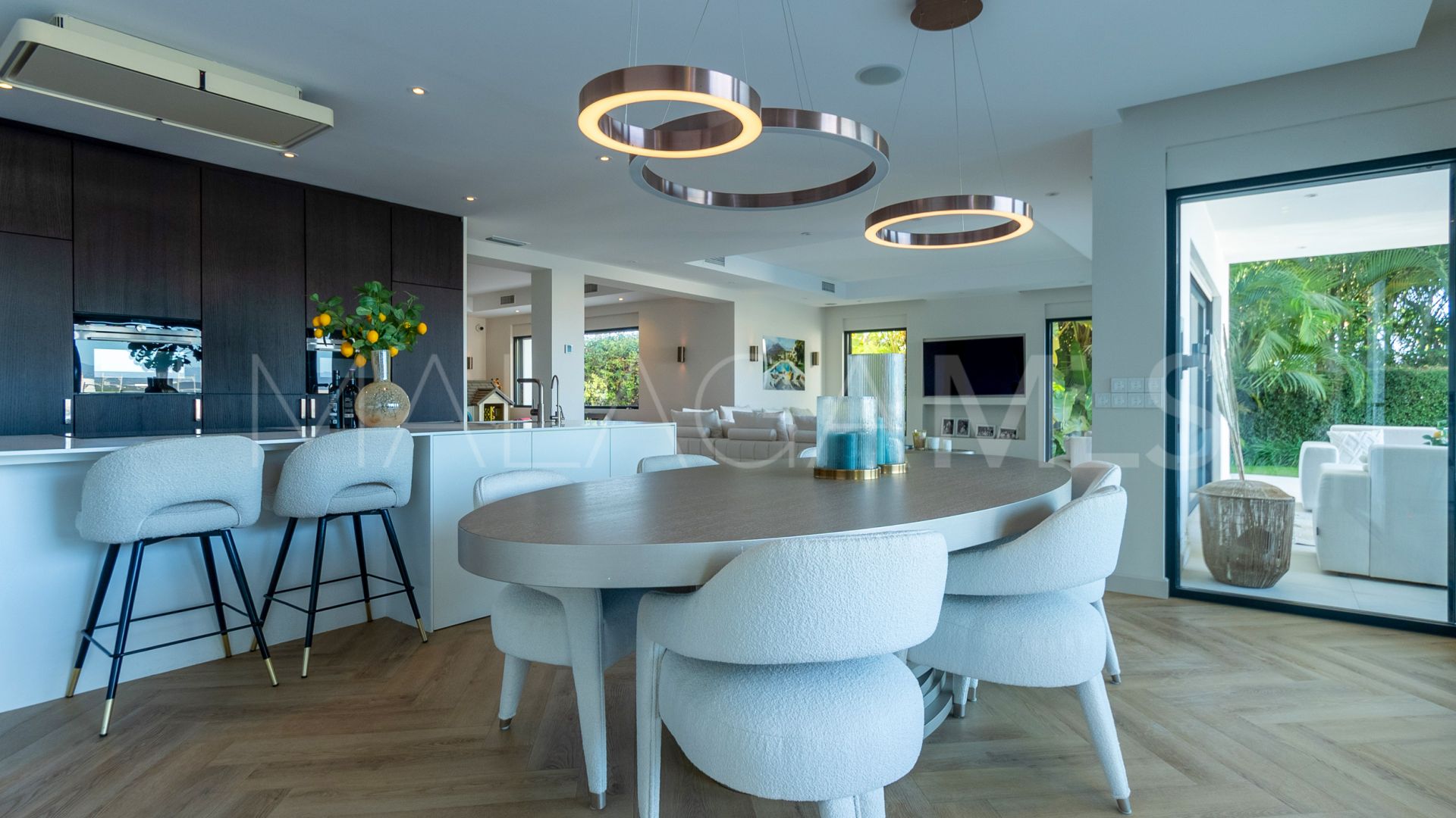 Villa for sale in Artola