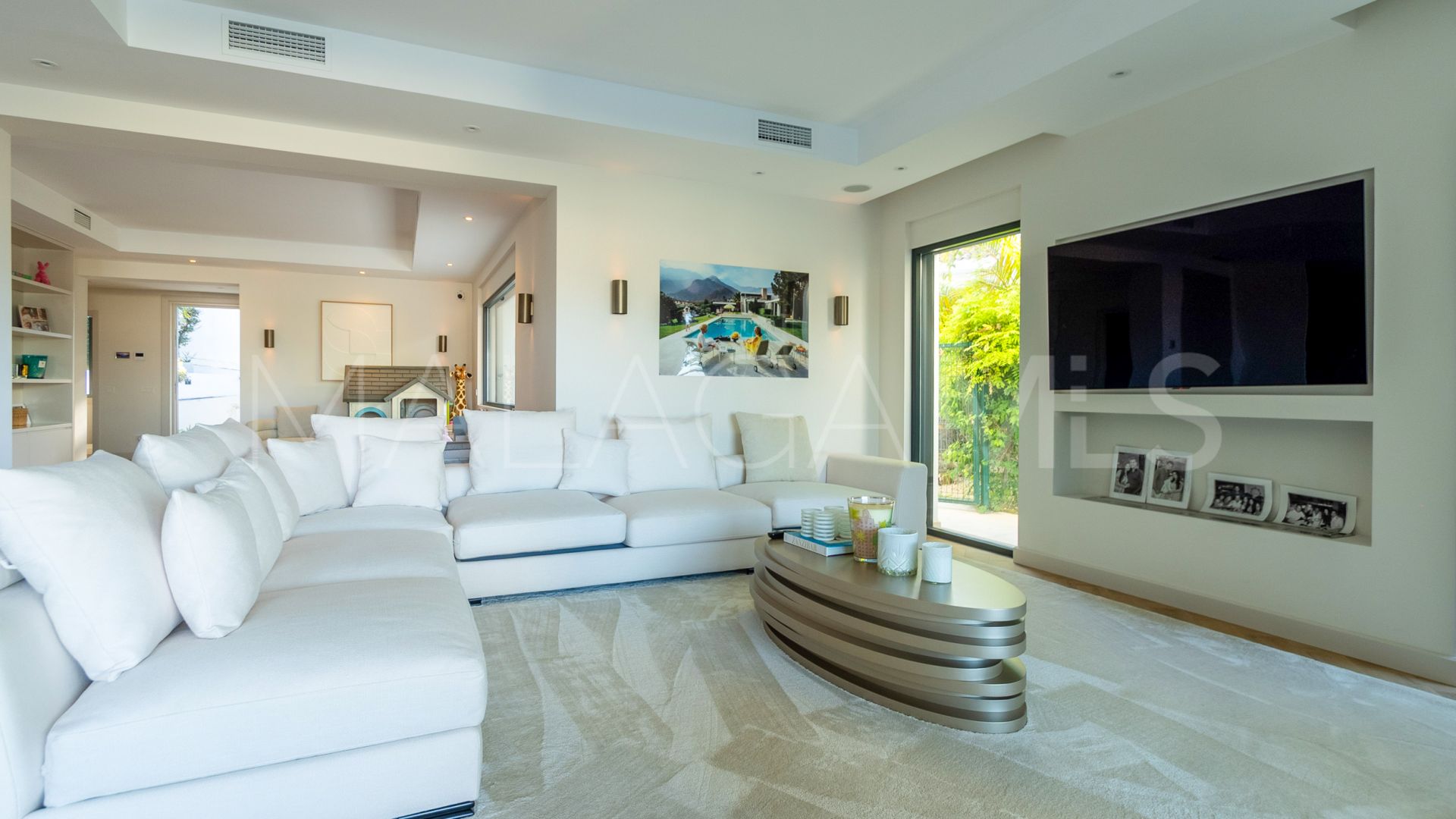 Villa for sale in Artola