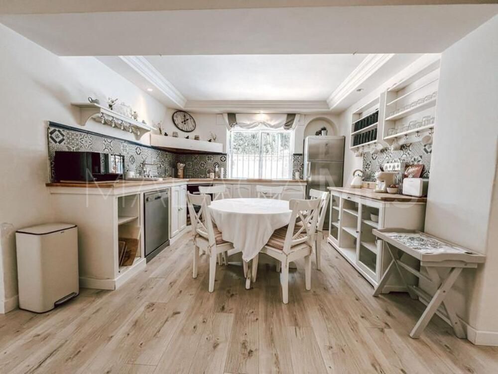 Villa for sale in Nueva Andalucia