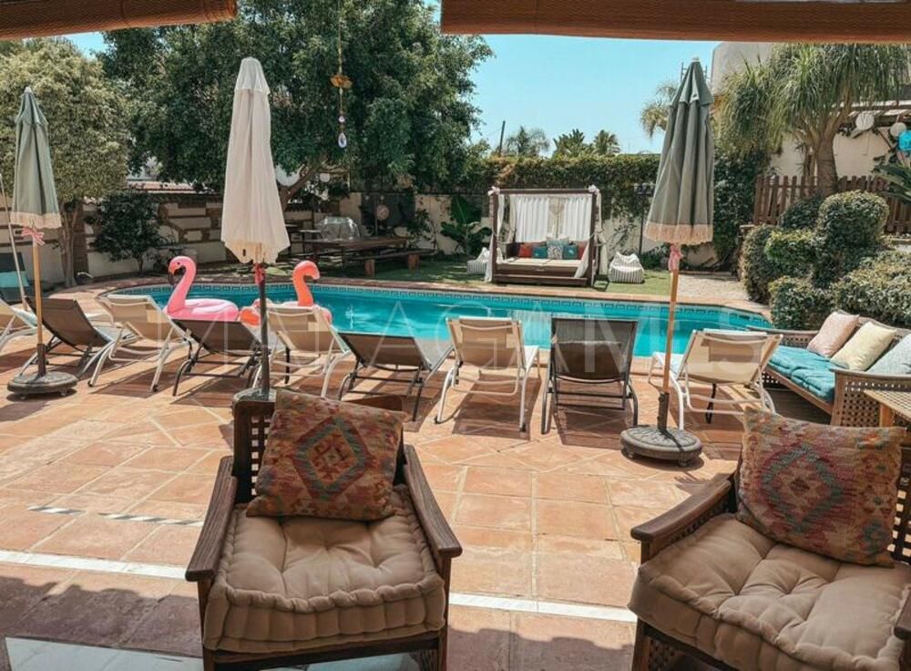 Villa for sale in Nueva Andalucia