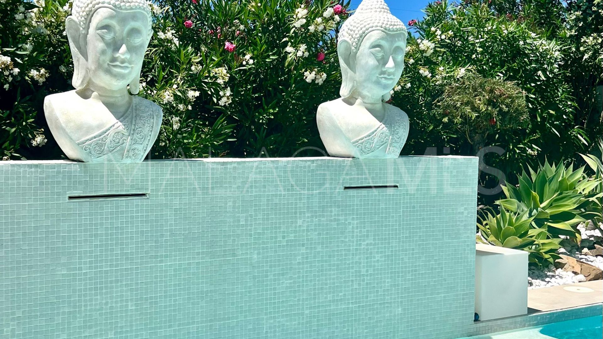 Villa for sale in Miraflores Golf