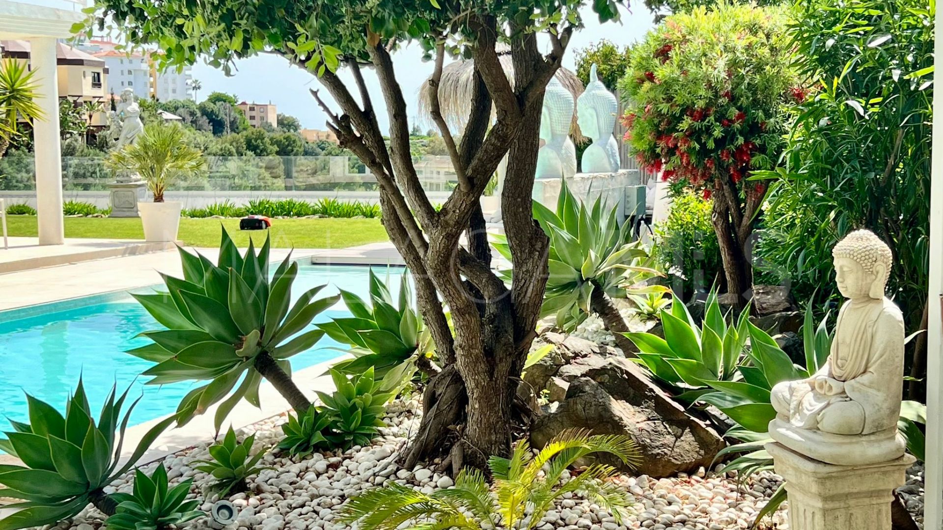 Villa for sale in Miraflores Golf