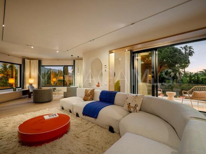 Villa for sale in Nueva Andalucia