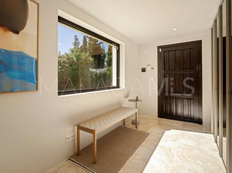 Villa for sale in Nueva Andalucia