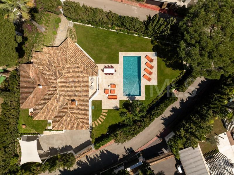 Villa for sale in Nueva Andalucia