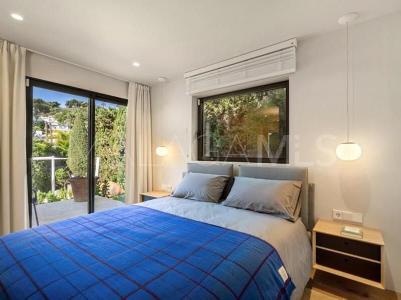Villa for sale in Nueva Andalucia