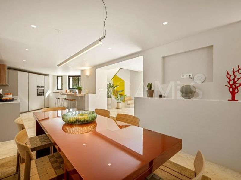 Villa for sale in Nueva Andalucia