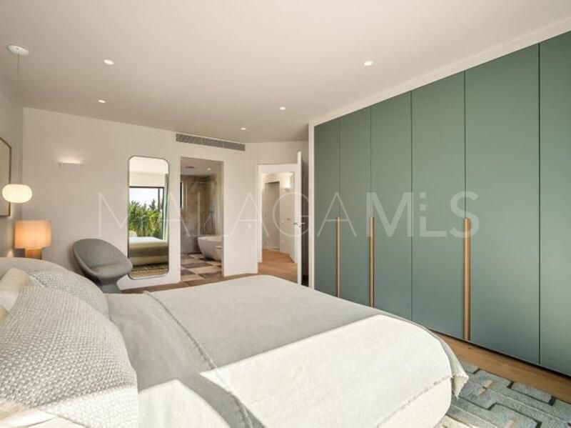 Villa for sale in Nueva Andalucia