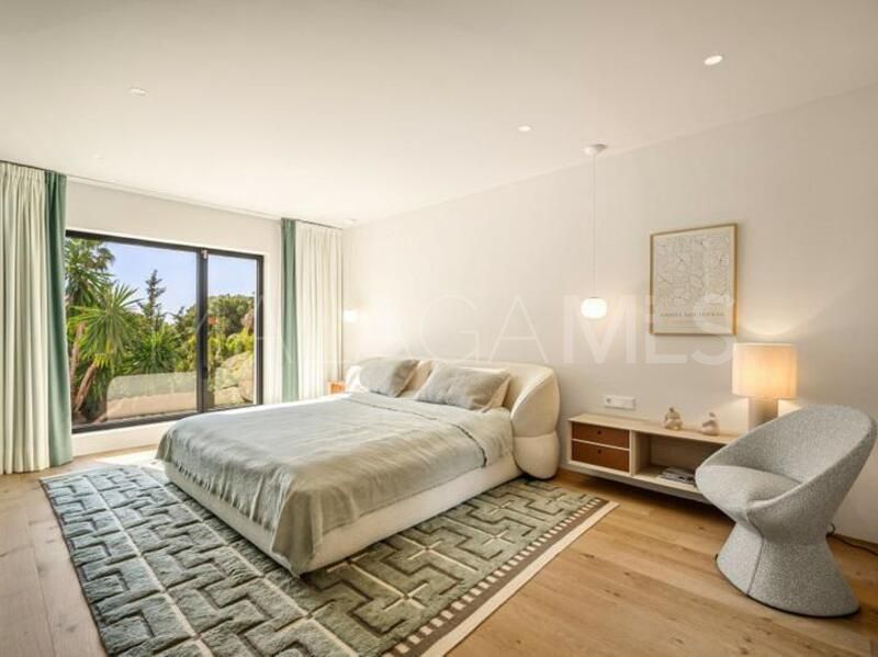 Villa for sale in Nueva Andalucia
