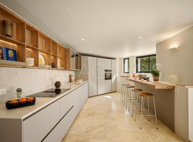 Villa for sale in Nueva Andalucia