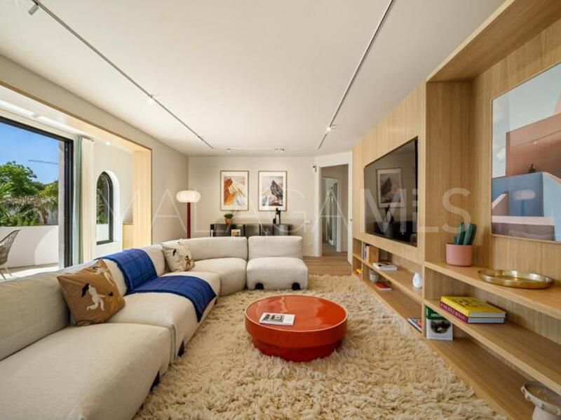 Villa for sale in Nueva Andalucia