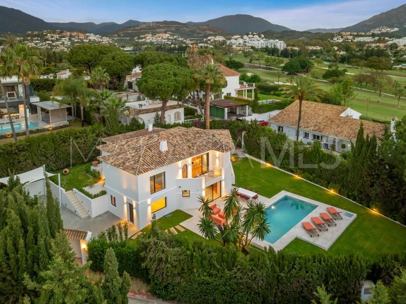 Villa for sale in Nueva Andalucia