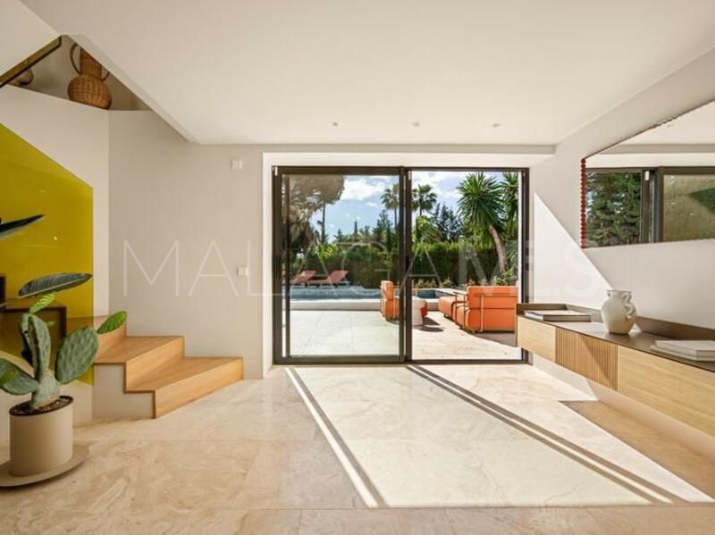 Villa for sale in Nueva Andalucia