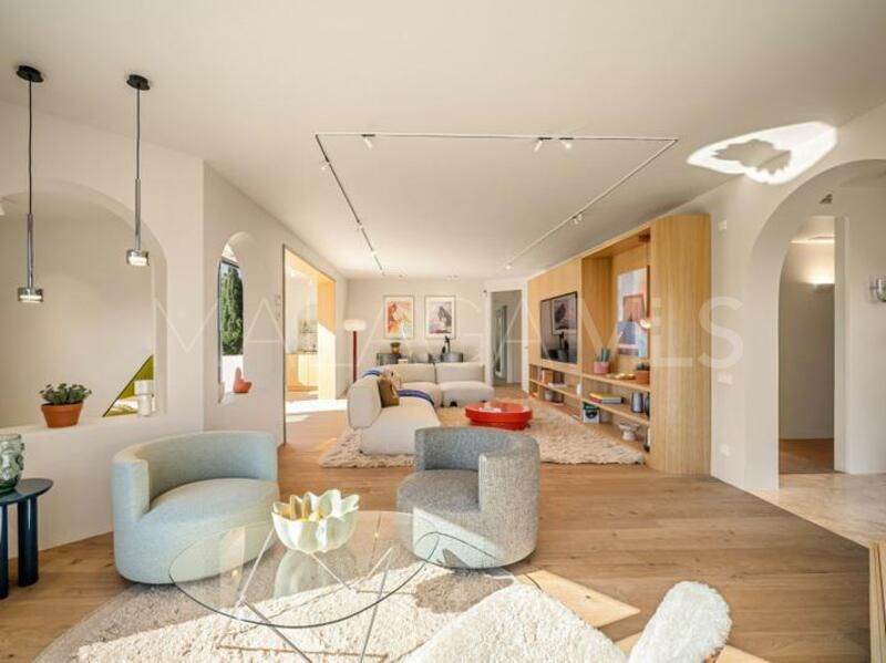 Villa for sale in Nueva Andalucia