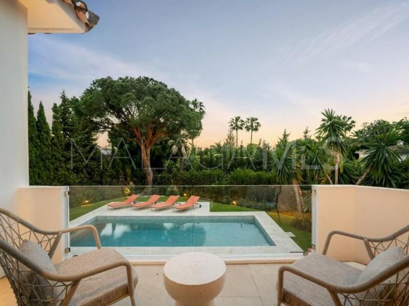 Villa for sale in Nueva Andalucia