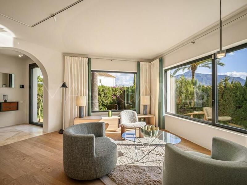Villa for sale in Nueva Andalucia