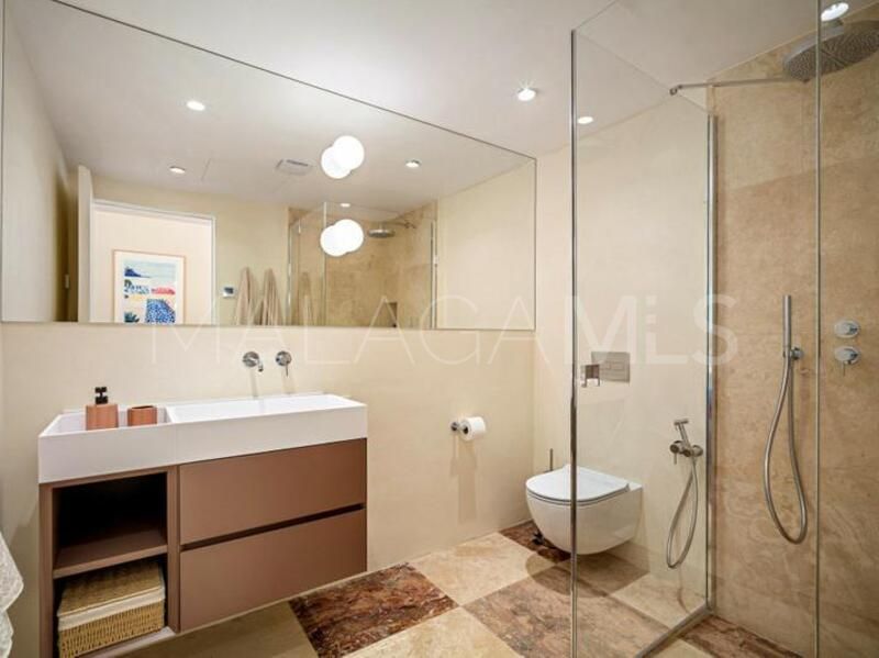 Villa for sale in Nueva Andalucia
