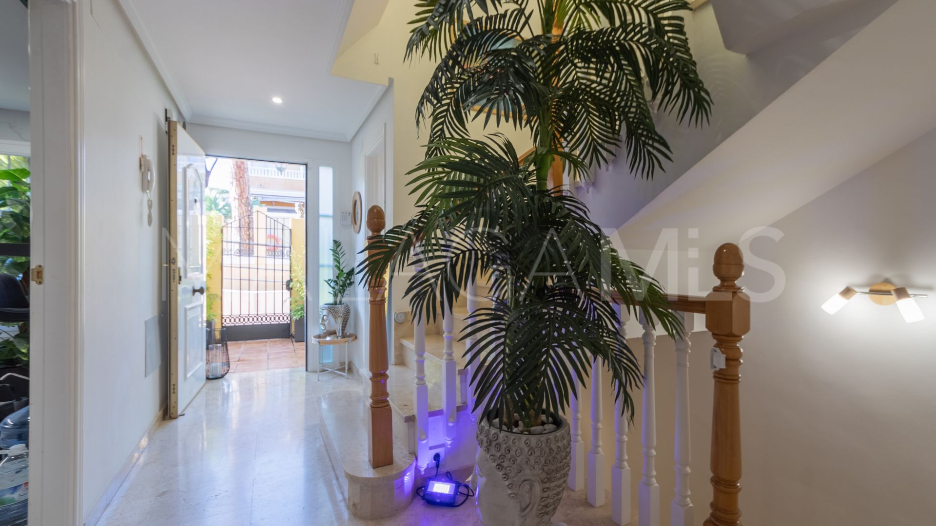 Radhus for sale in Sitio de Calahonda
