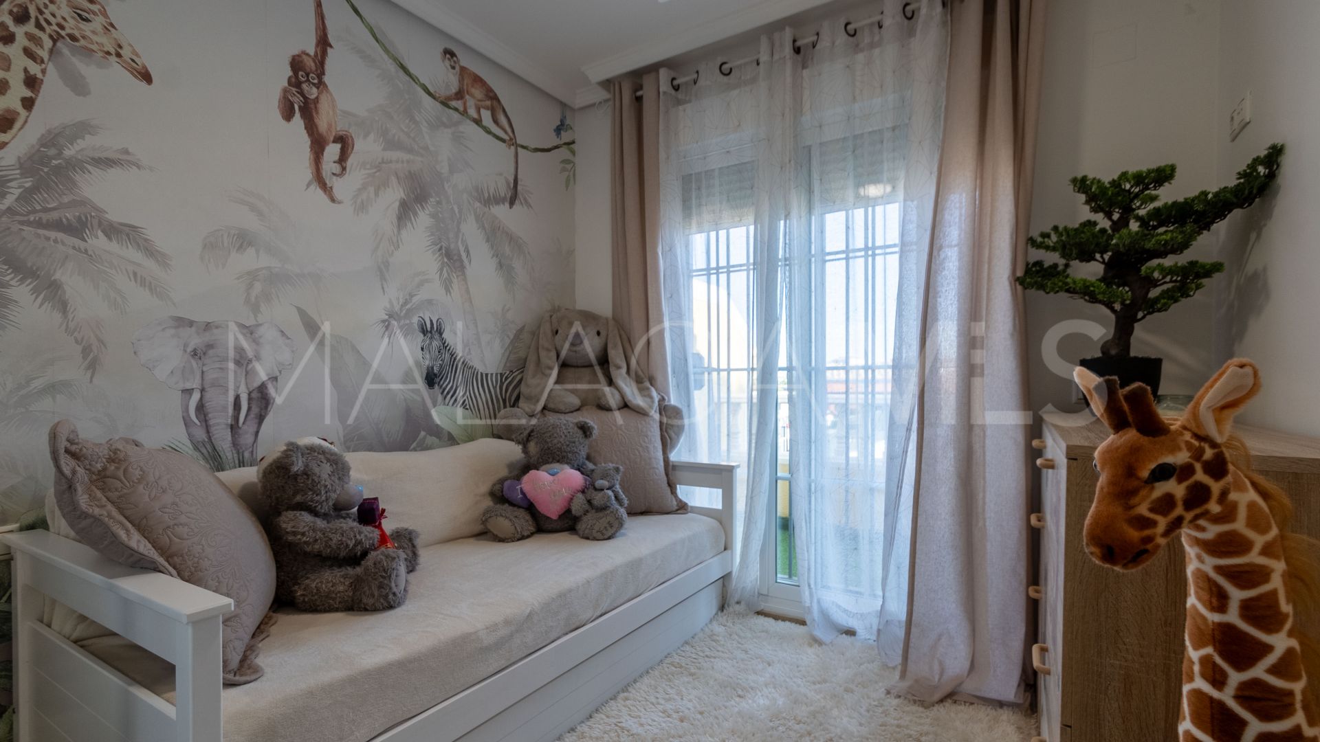 Radhus for sale in Sitio de Calahonda