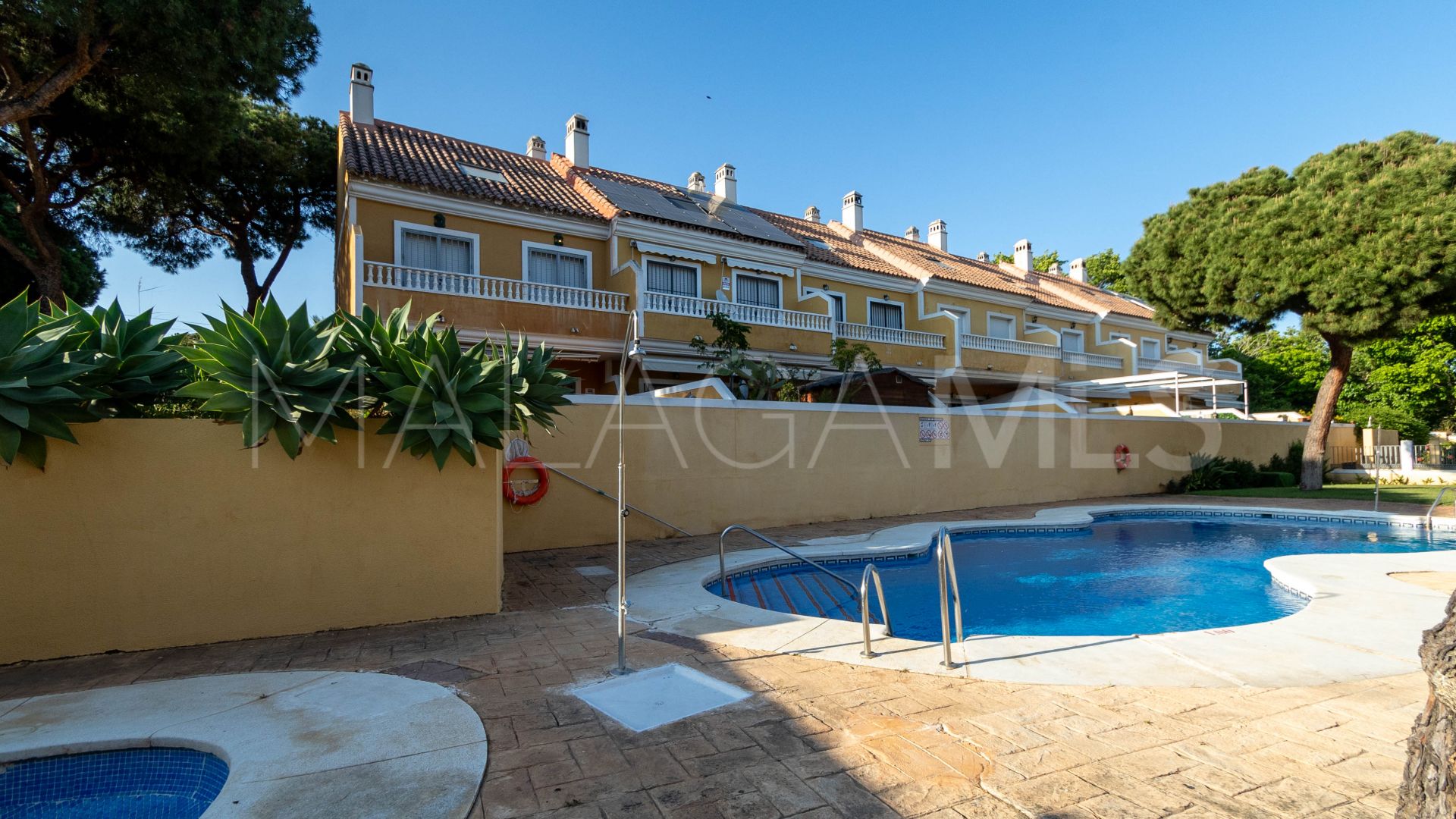 Radhus for sale in Sitio de Calahonda