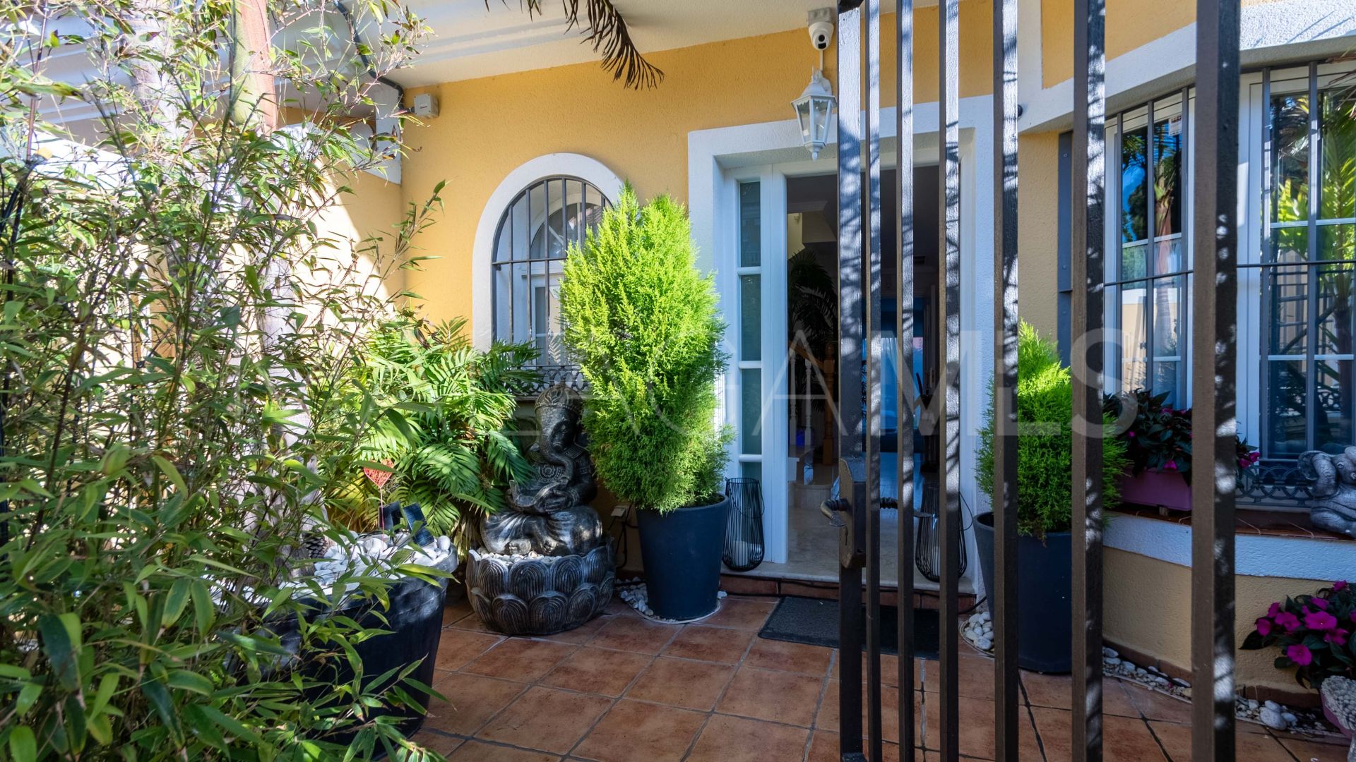 Radhus for sale in Sitio de Calahonda