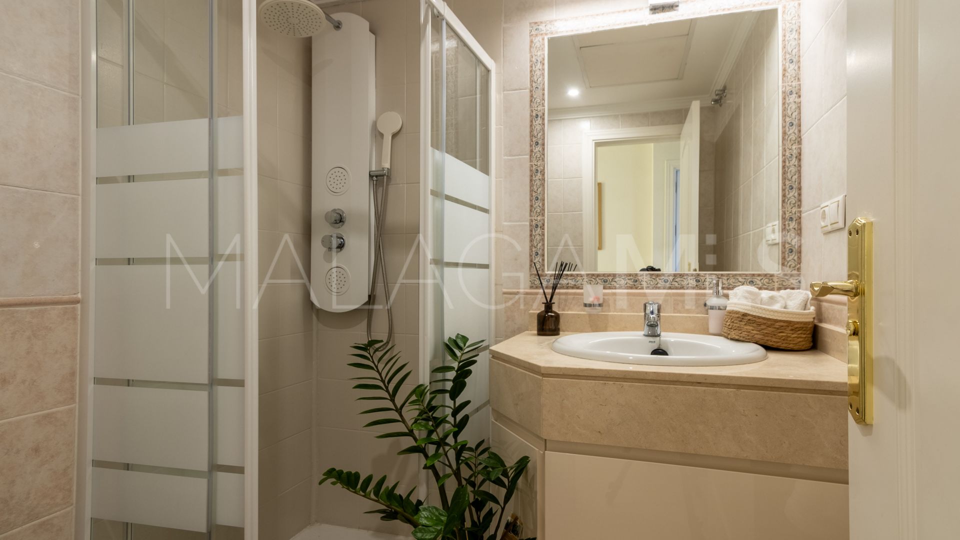 Radhus for sale in Sitio de Calahonda