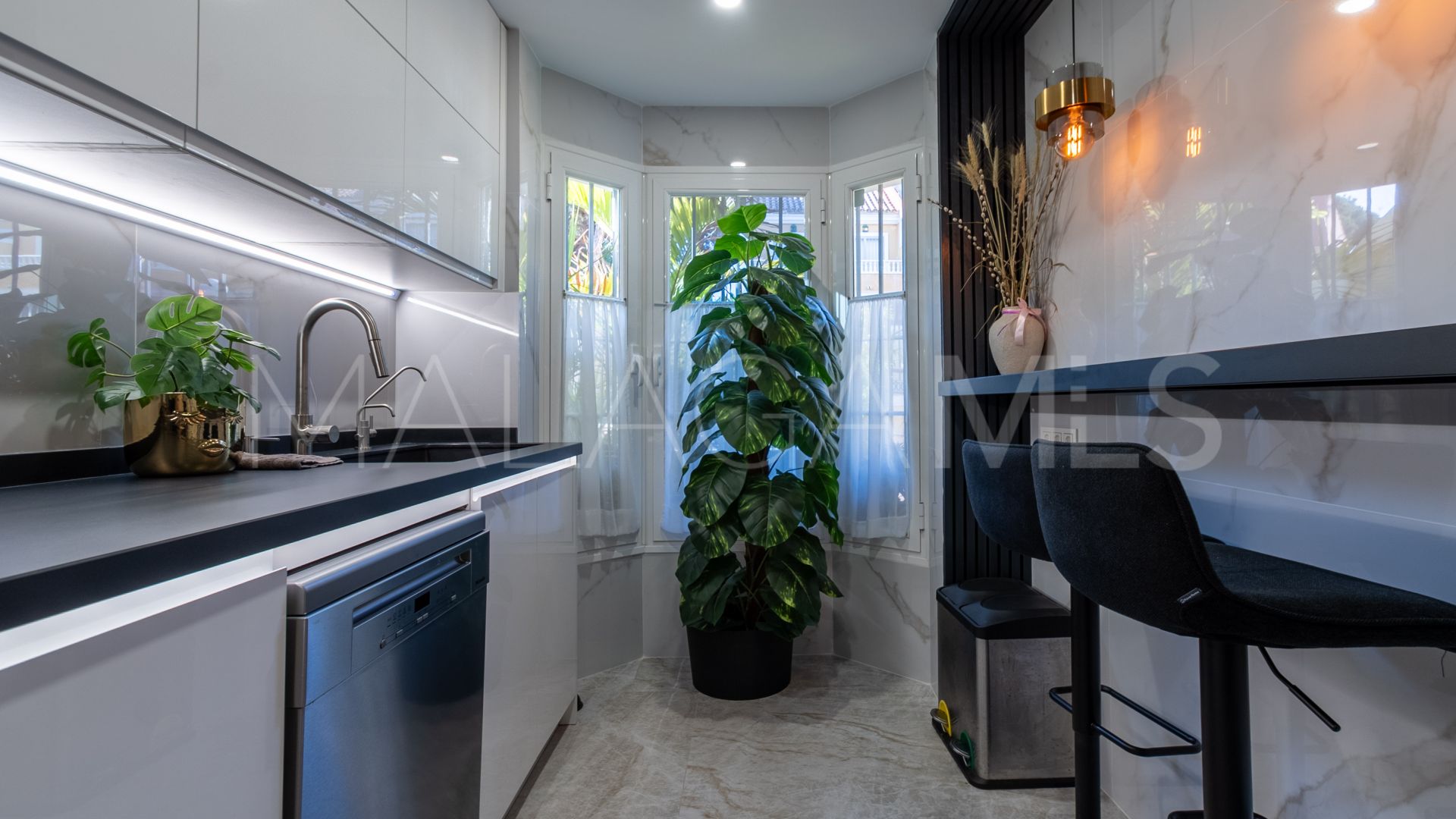 Radhus for sale in Sitio de Calahonda