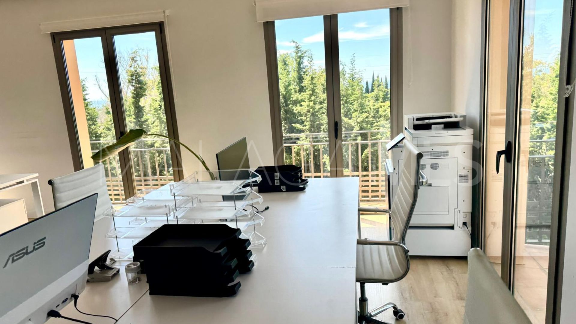 Kontor for sale in Sierra Blanca
