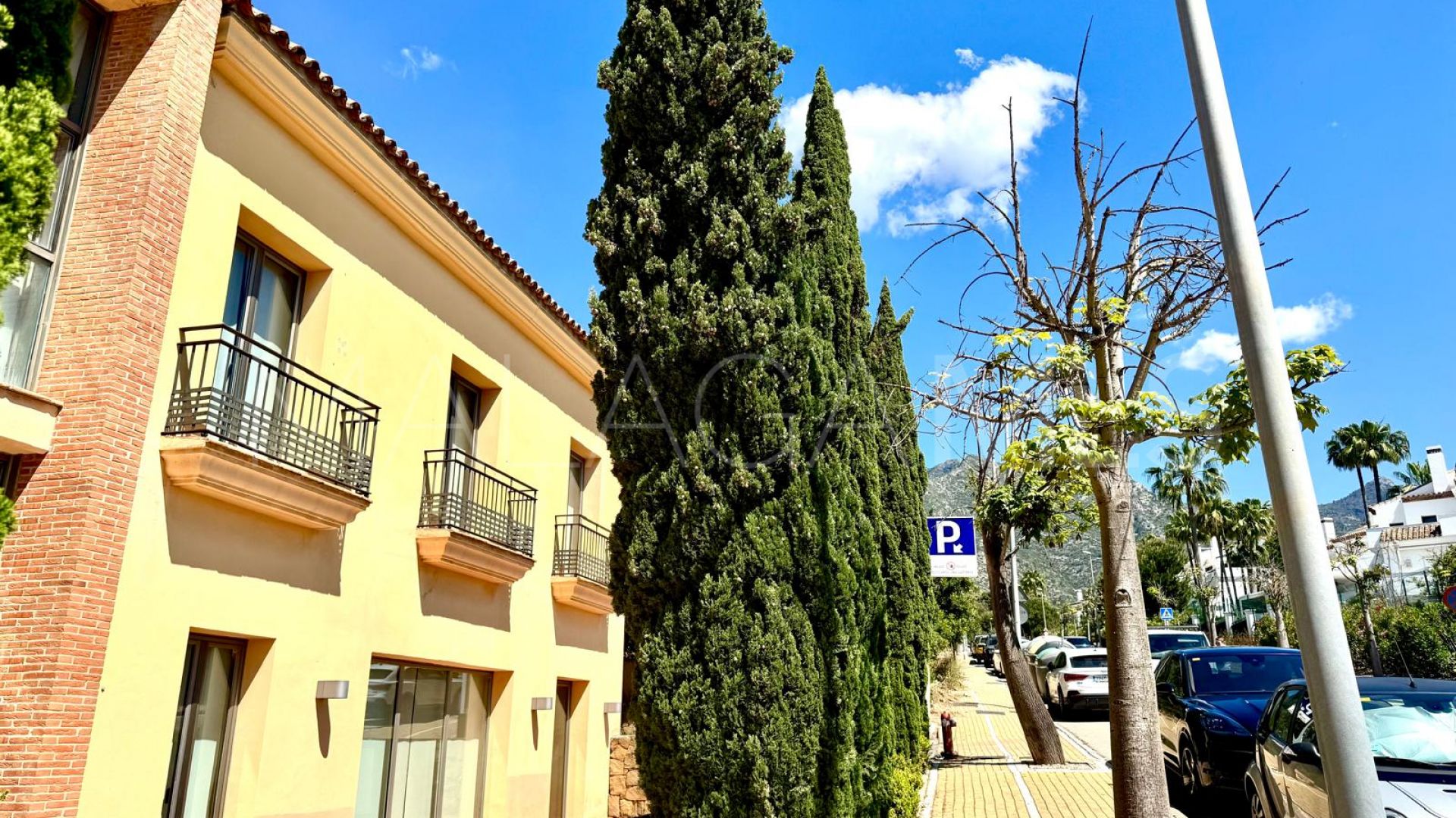 Kontor for sale in Sierra Blanca