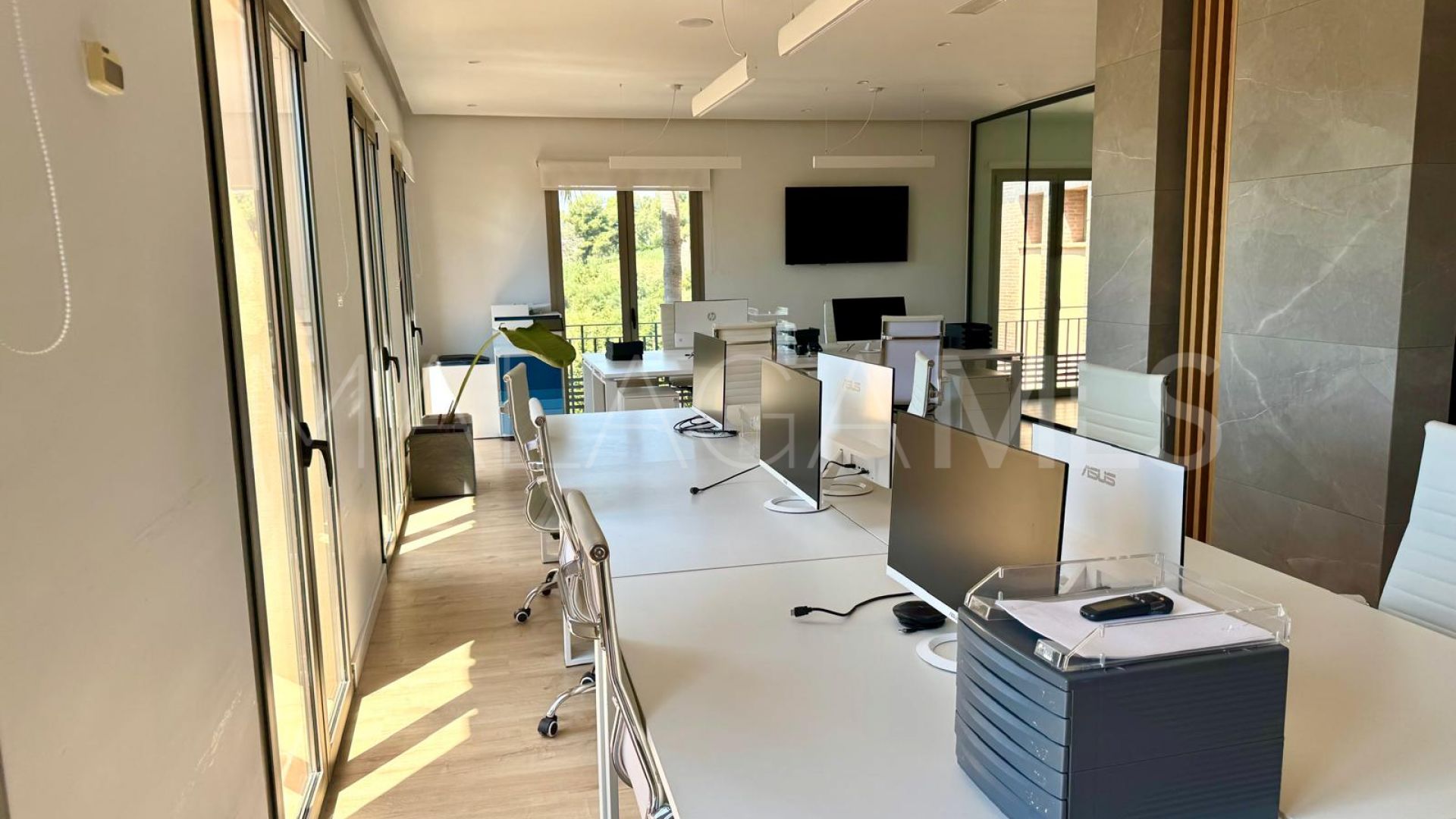 Kontor for sale in Sierra Blanca