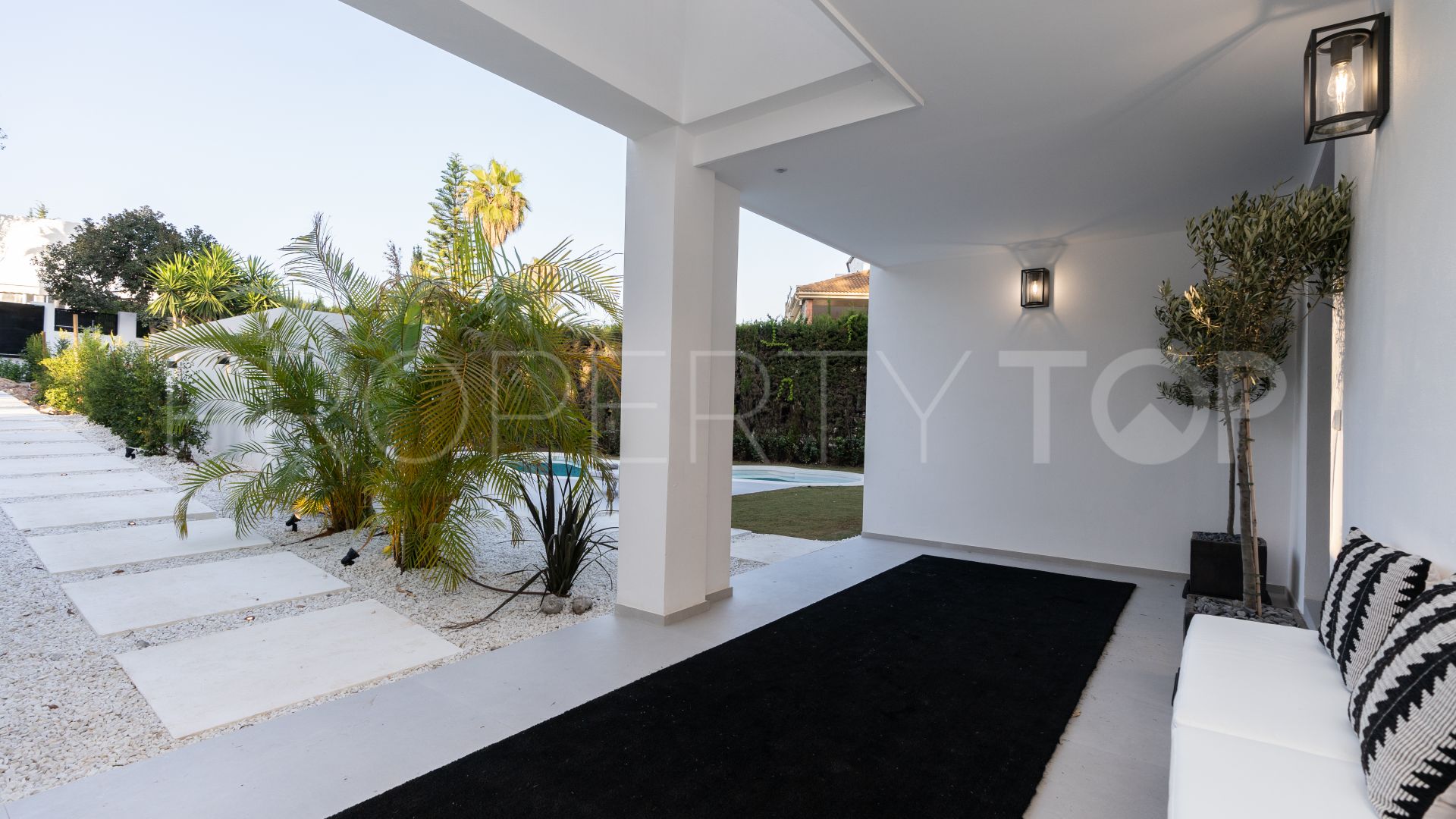 For sale villa in Las Brisas