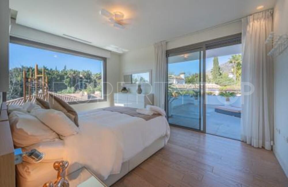 Comprar villa con 4 dormitorios en Marbella Montaña