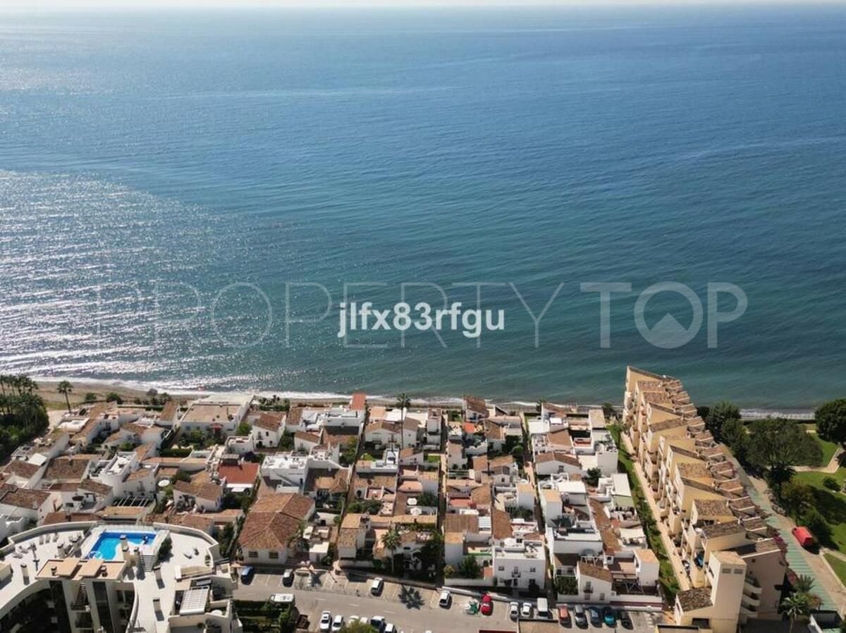 Town house in El Pirata for sale