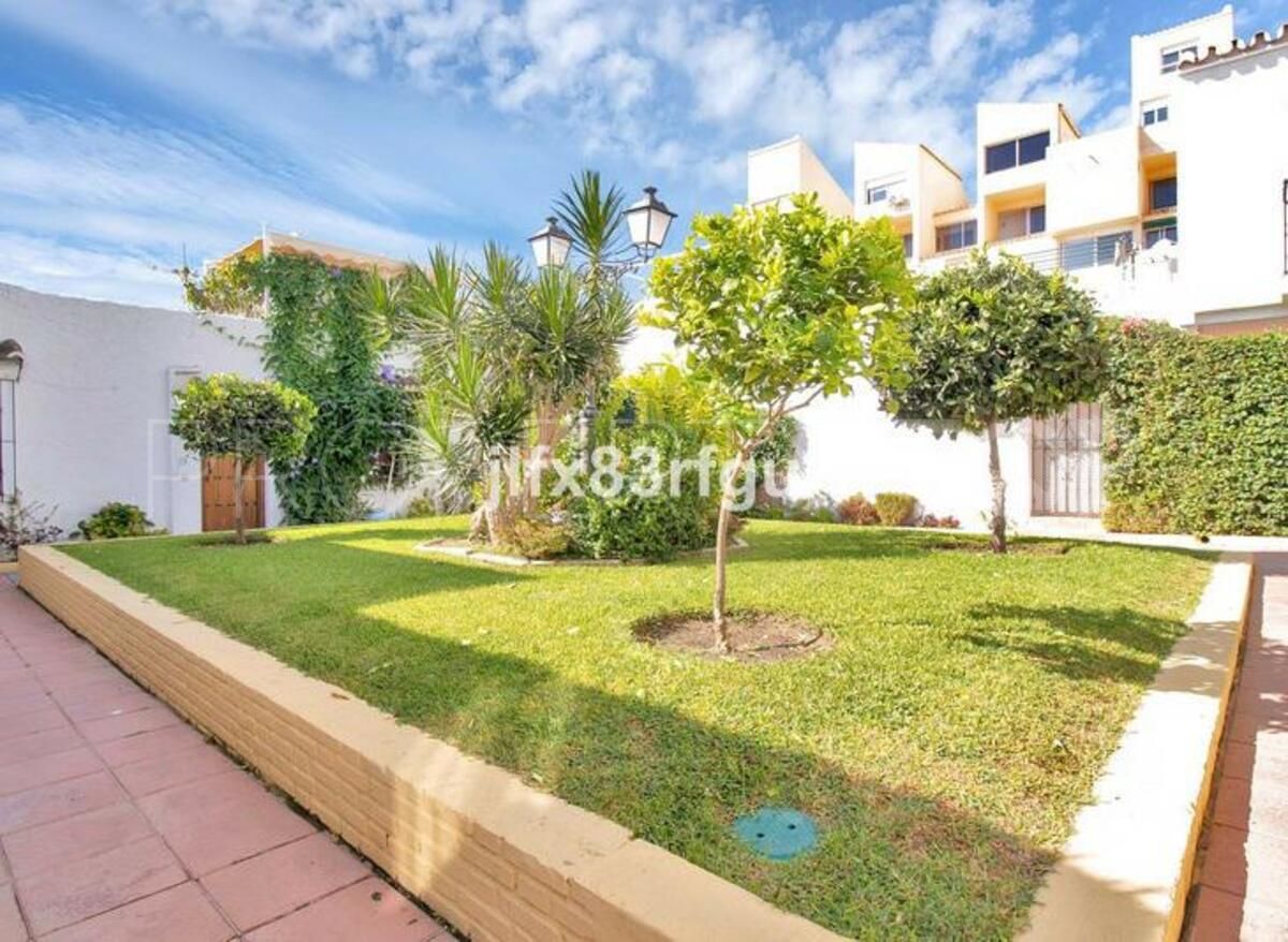 Town house in El Pirata for sale