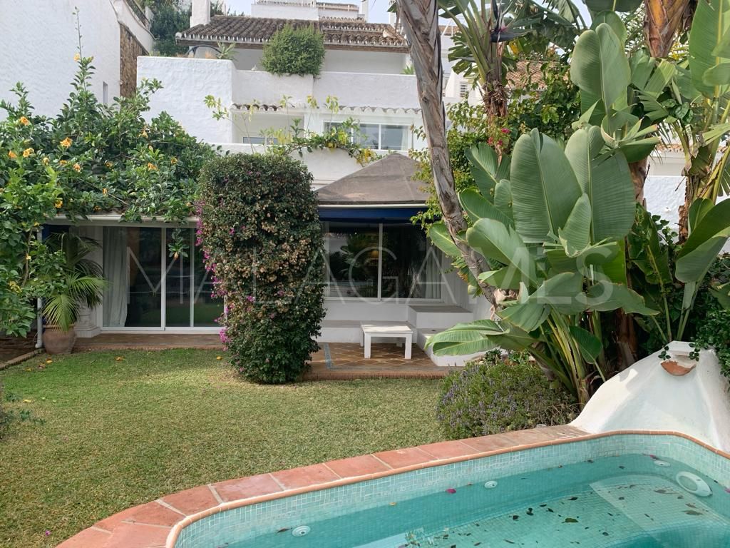 For sale 5 bedrooms chalet in Nueva Andalucia