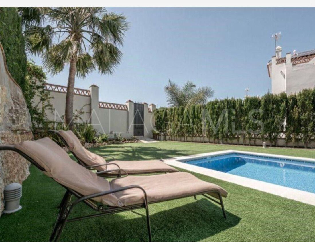 Buy villa de 4 bedrooms in La Resina Golf
