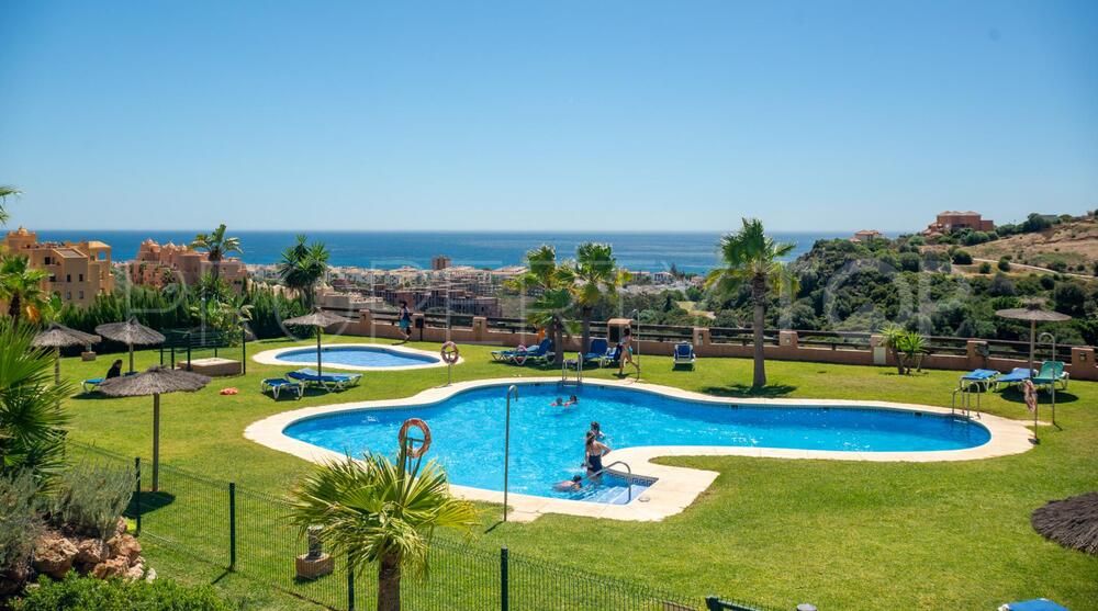 For sale 2 bedrooms apartment in Manilva