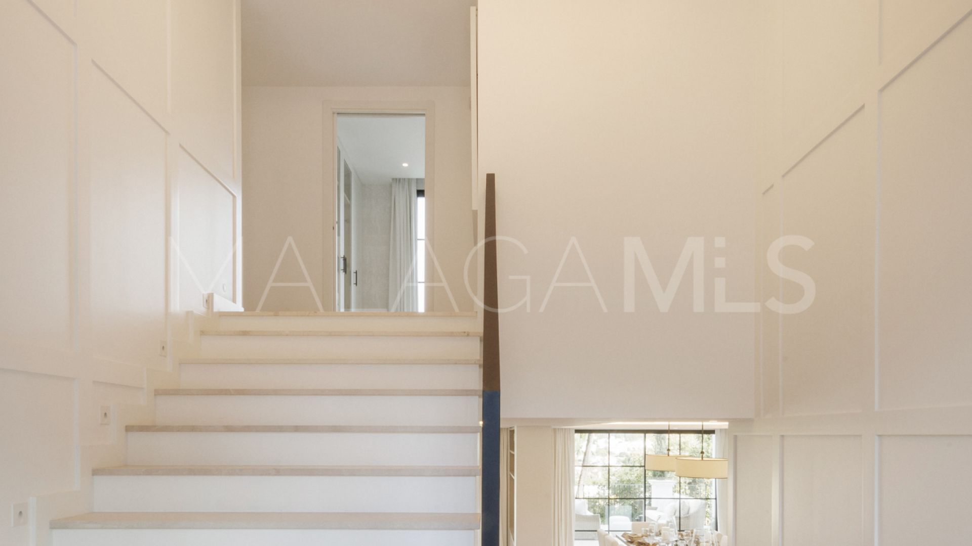 Buy villa in Las Brisas de 5 bedrooms
