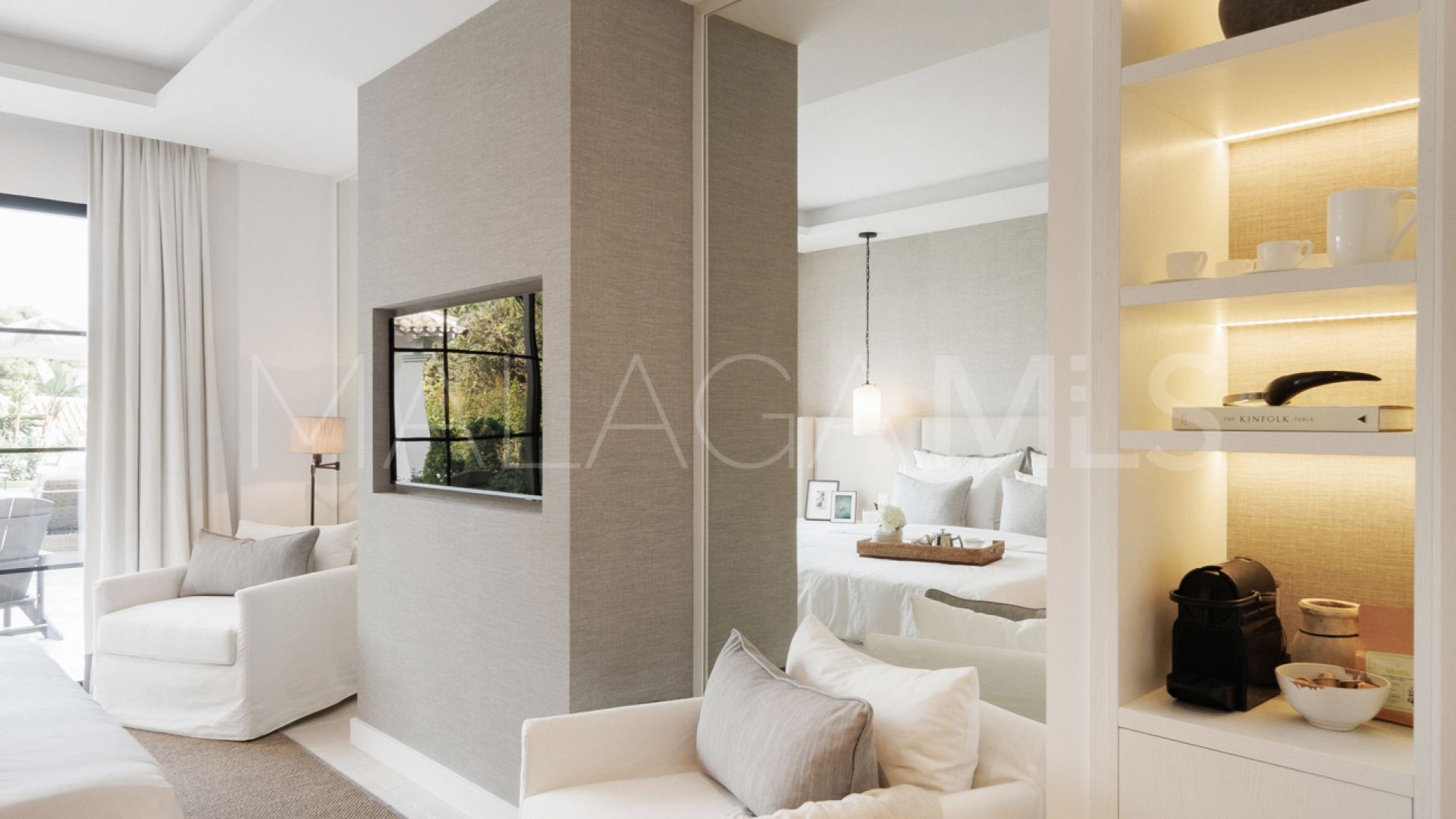 Buy villa in Las Brisas de 5 bedrooms