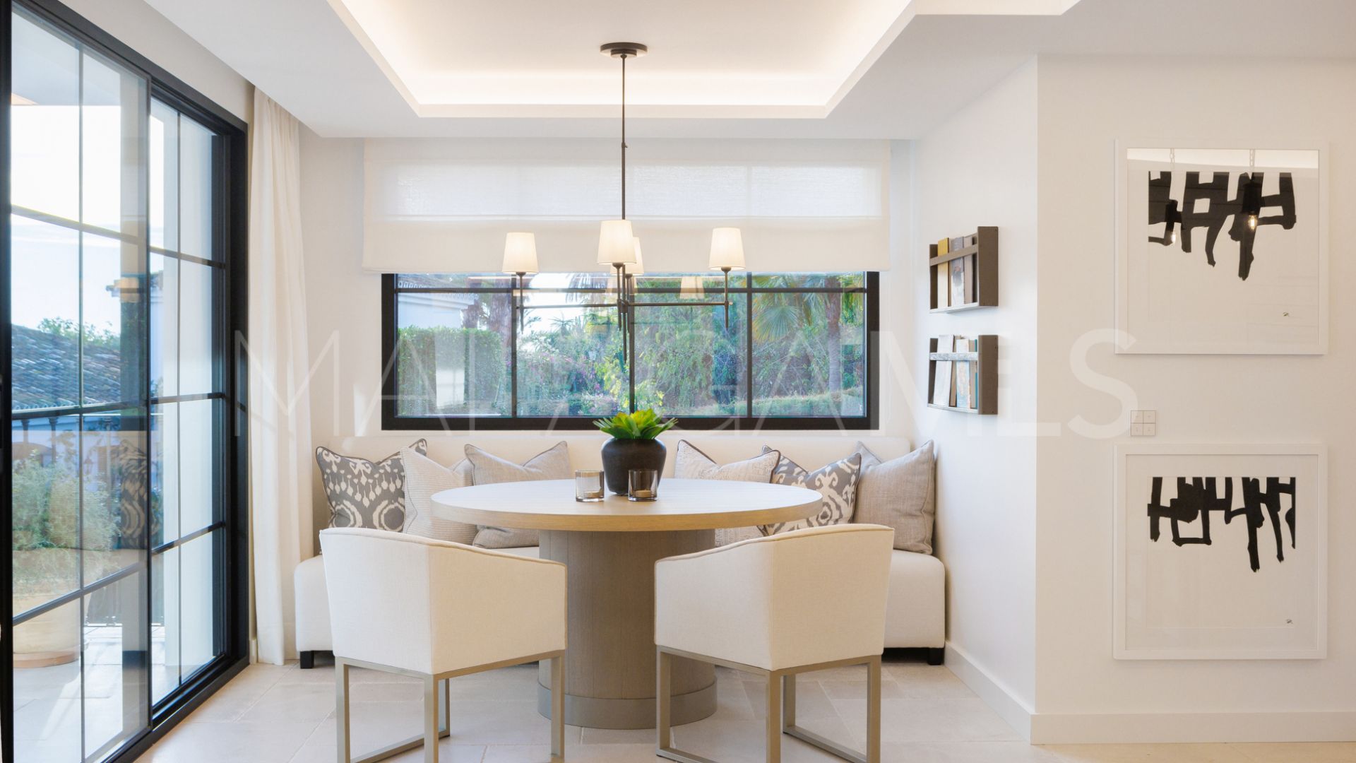 Buy villa in Las Brisas de 5 bedrooms