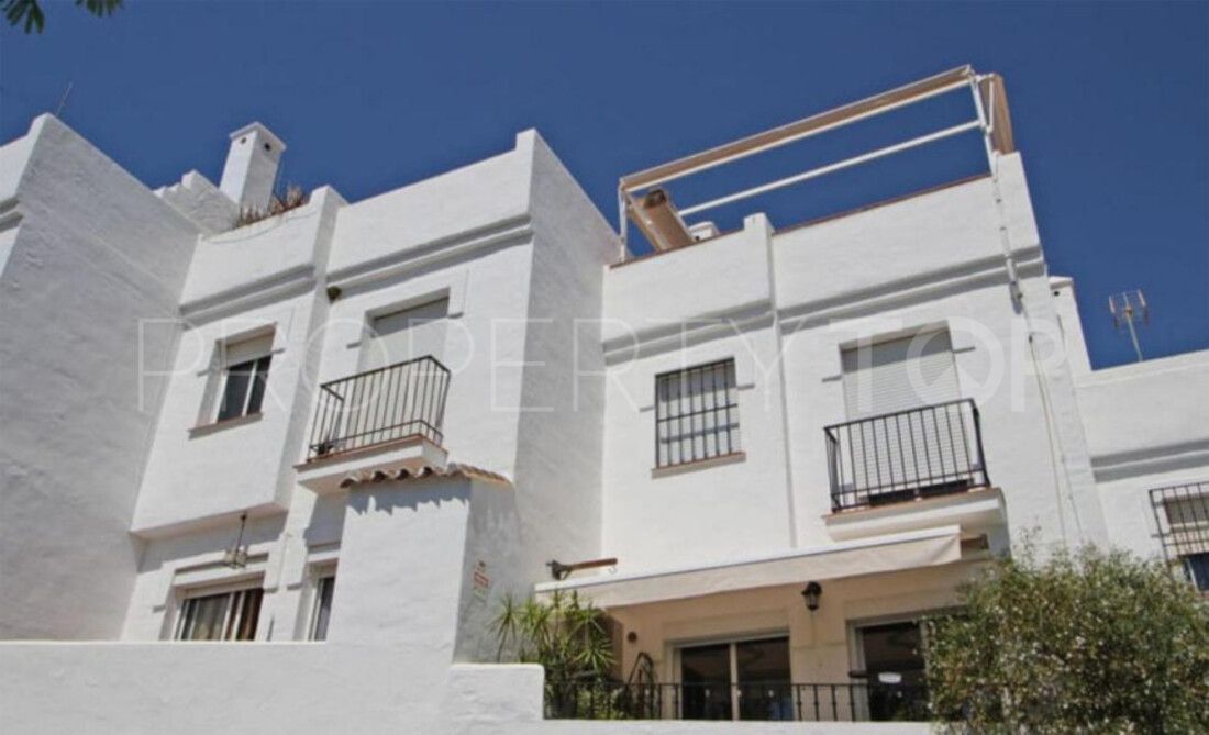 Buy town house with 3 bedrooms in Los Altos de los Monteros