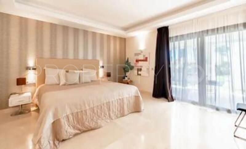 For sale El Paraiso villa with 5 bedrooms