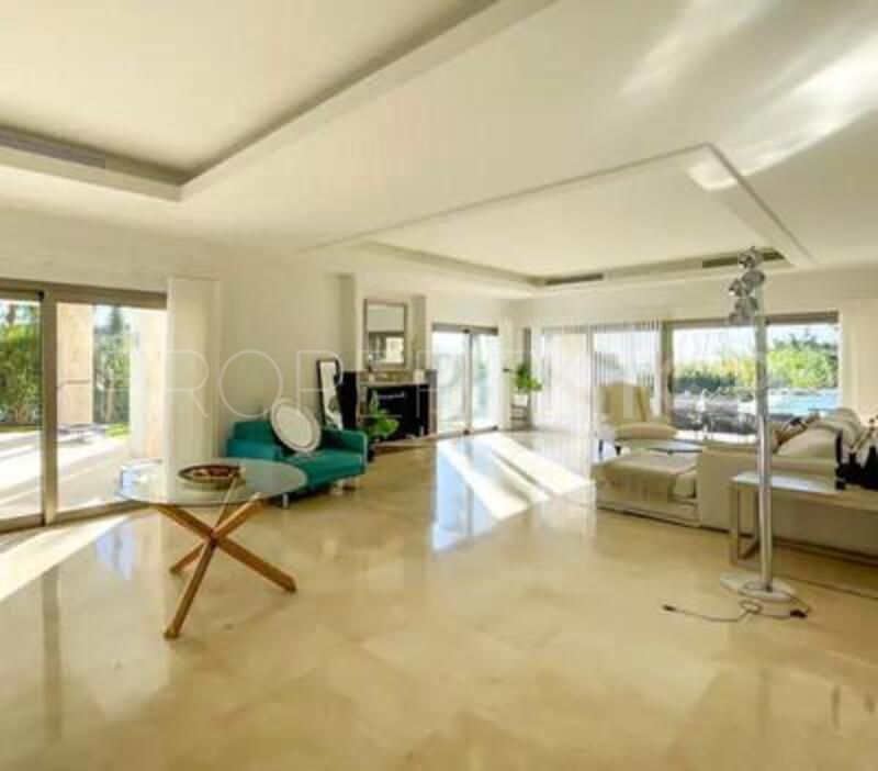 For sale El Paraiso villa with 5 bedrooms