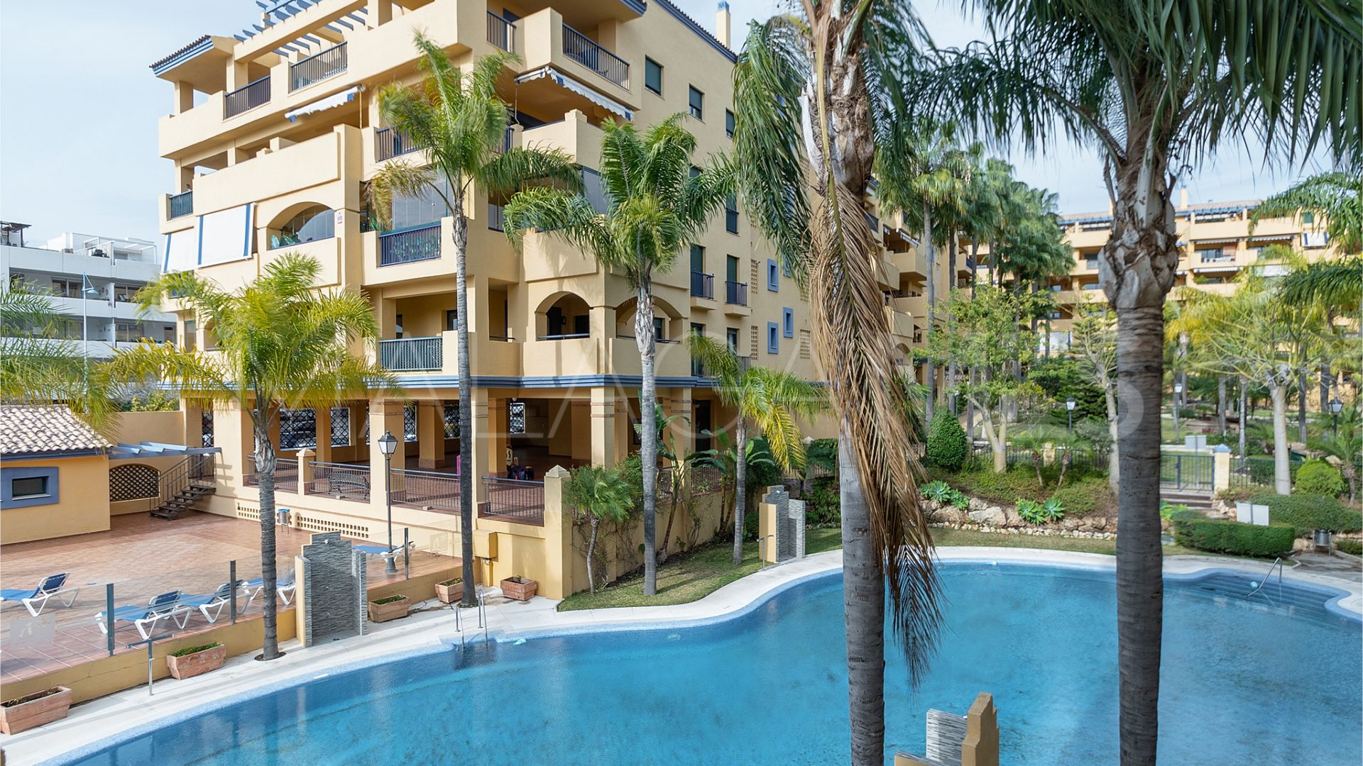 Buy apartamento in Los Naranjos with 3 bedrooms