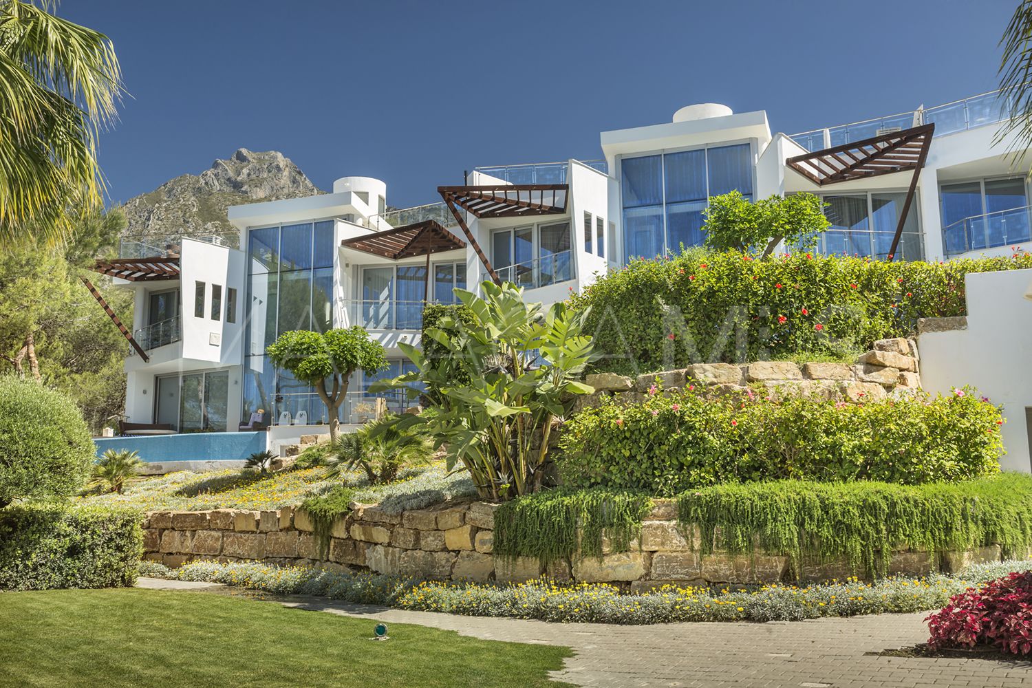 Buy town house in Meisho Hills