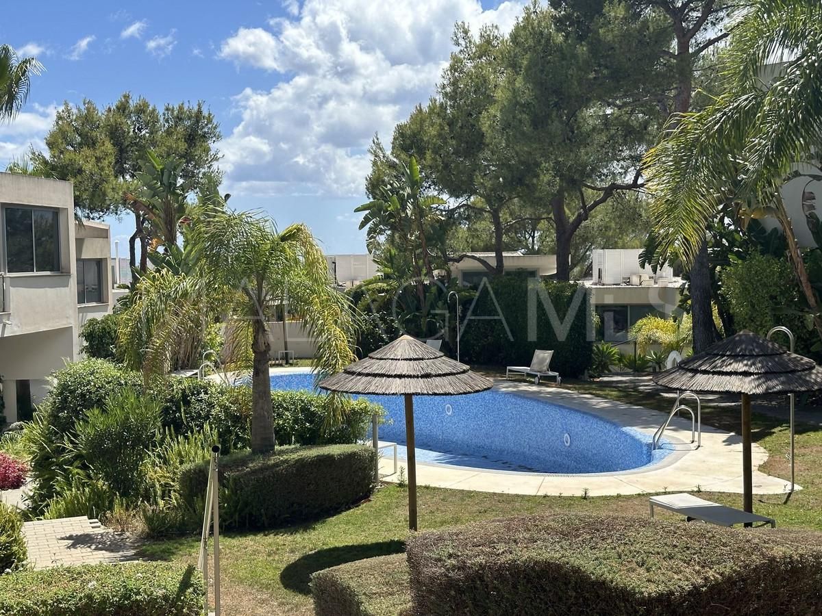 Buy town house in Meisho Hills