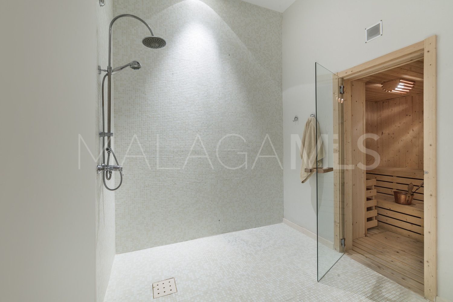 Buy town house in Meisho Hills