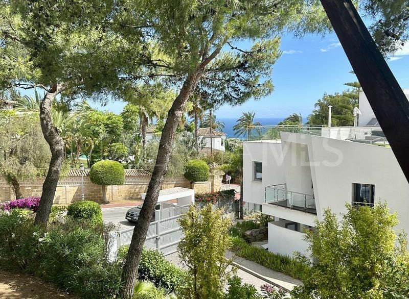 Buy town house in Meisho Hills